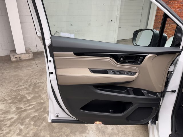 2023 Honda Odyssey Touring photo 7