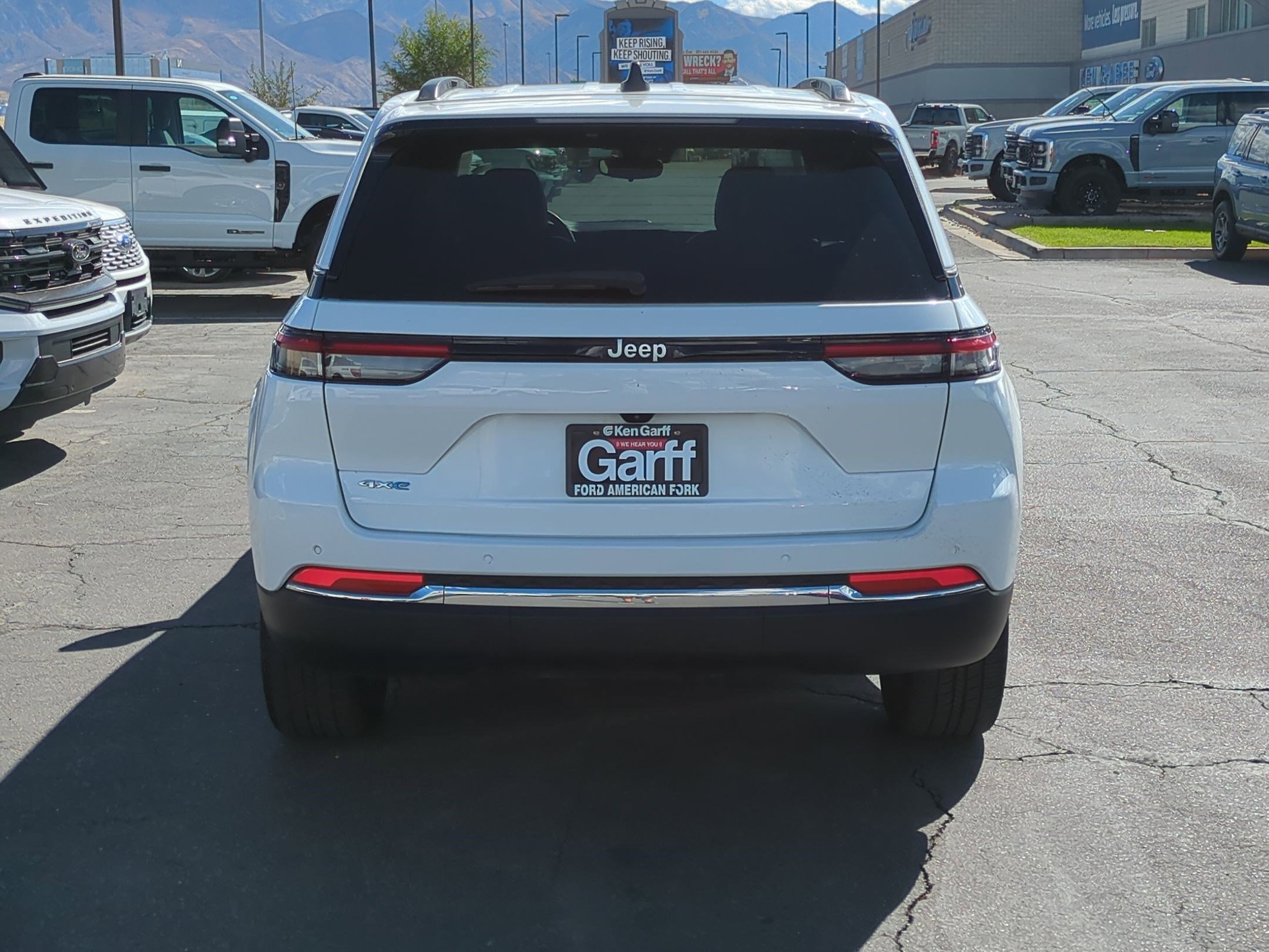 2024 Jeep Cherokee Limited 4xe photo 4