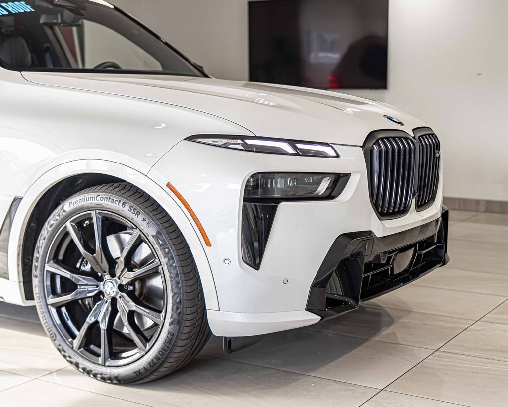 2025 BMW X7 - Image 3