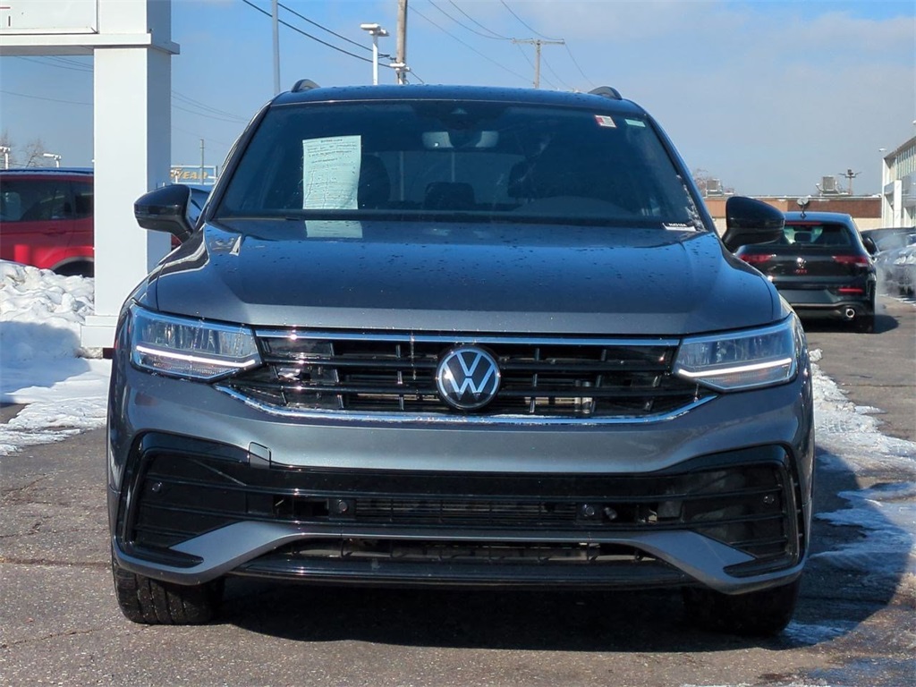 2024 Volkswagen Tiguan SE R-Line Black photo 3