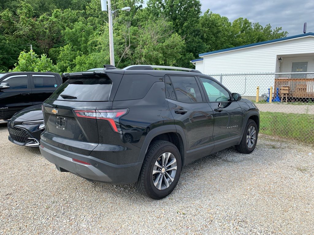 2025 Chevrolet Equinox LT photo 3