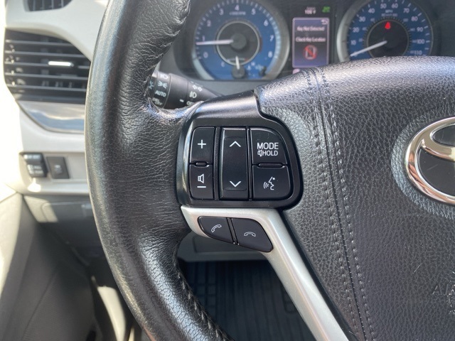 2020 Toyota Sienna XLE photo 21