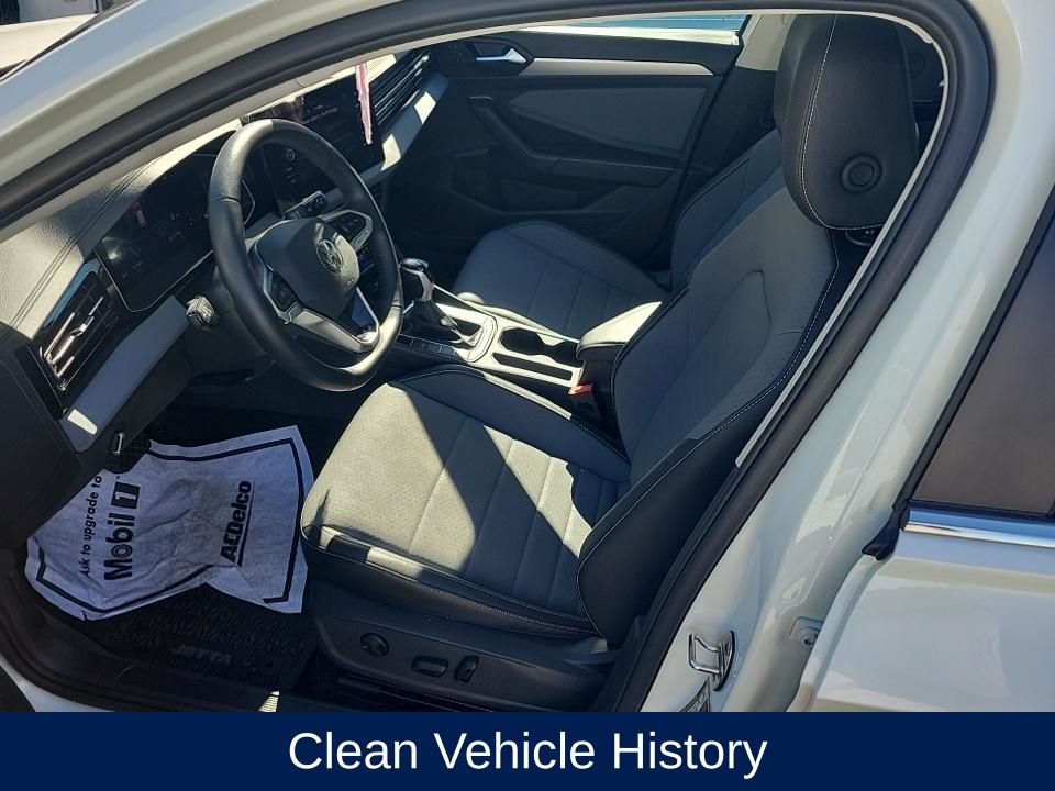 2025 Volkswagen Jetta 1.5T SE photo 2