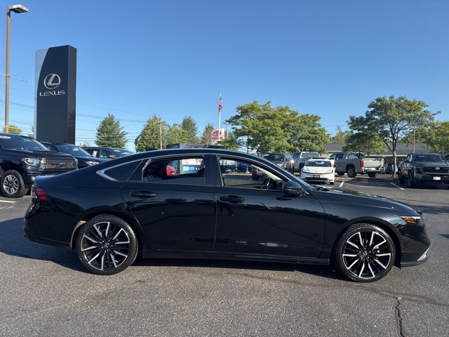2023 Honda Accord Hybrid Touring photo 2