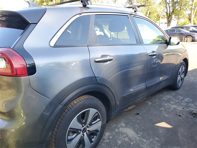 2017 Kia Niro LX photo 2