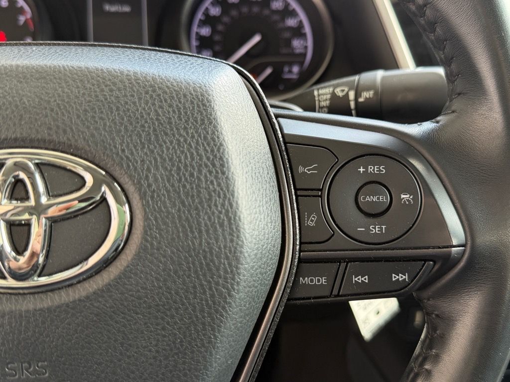 2022 Toyota Camry SE photo 18
