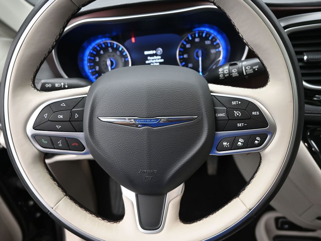 2017 Chrysler Pacifica Limited photo 14