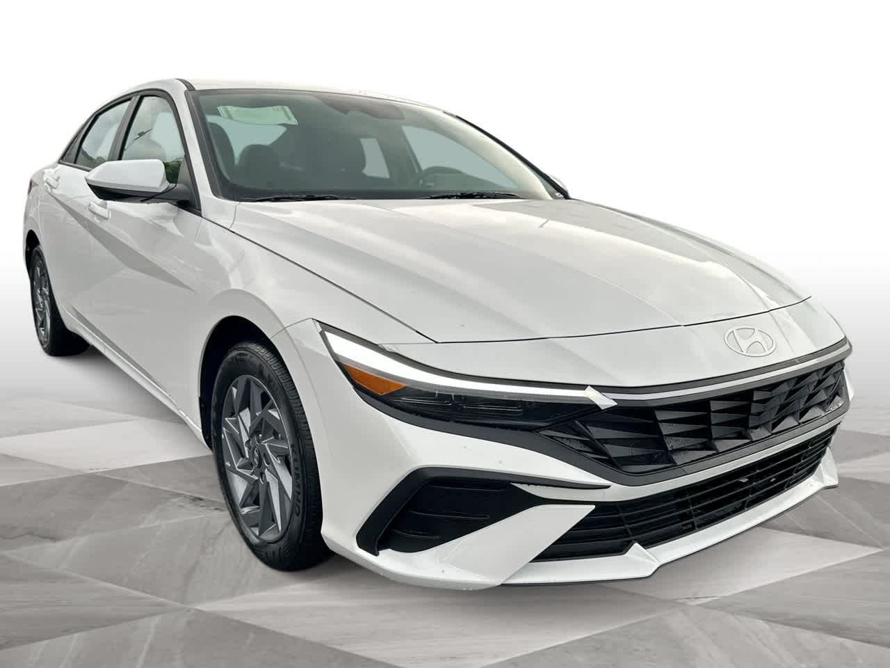 2025 Hyundai Elantra Blue SEL Sport photo 2