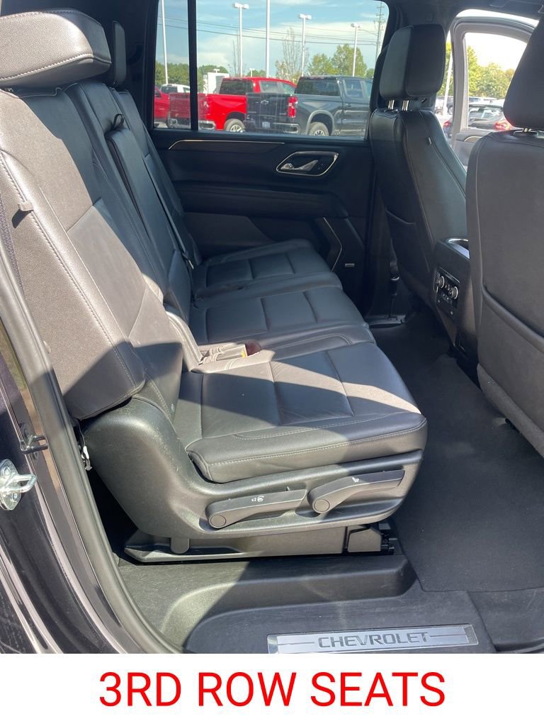 2023 Chevrolet Suburban LT photo 5
