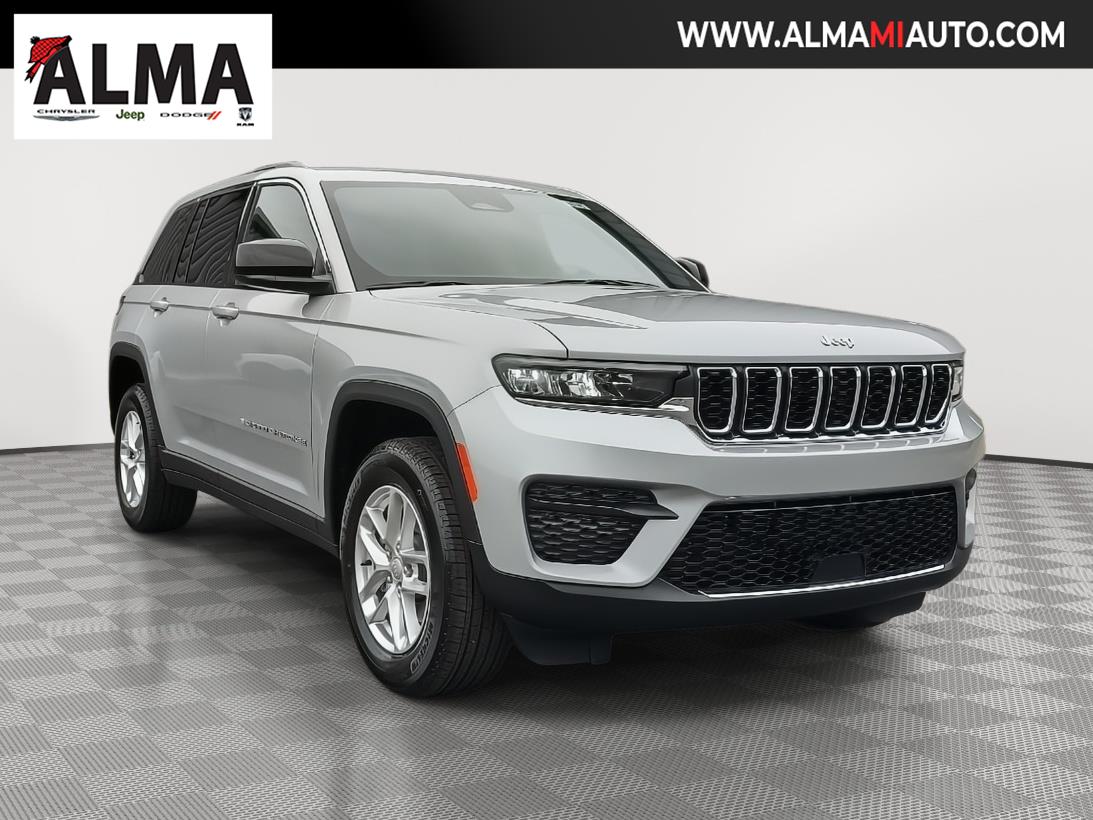 2025 Jeep Grand Cherokee Laredo's photo