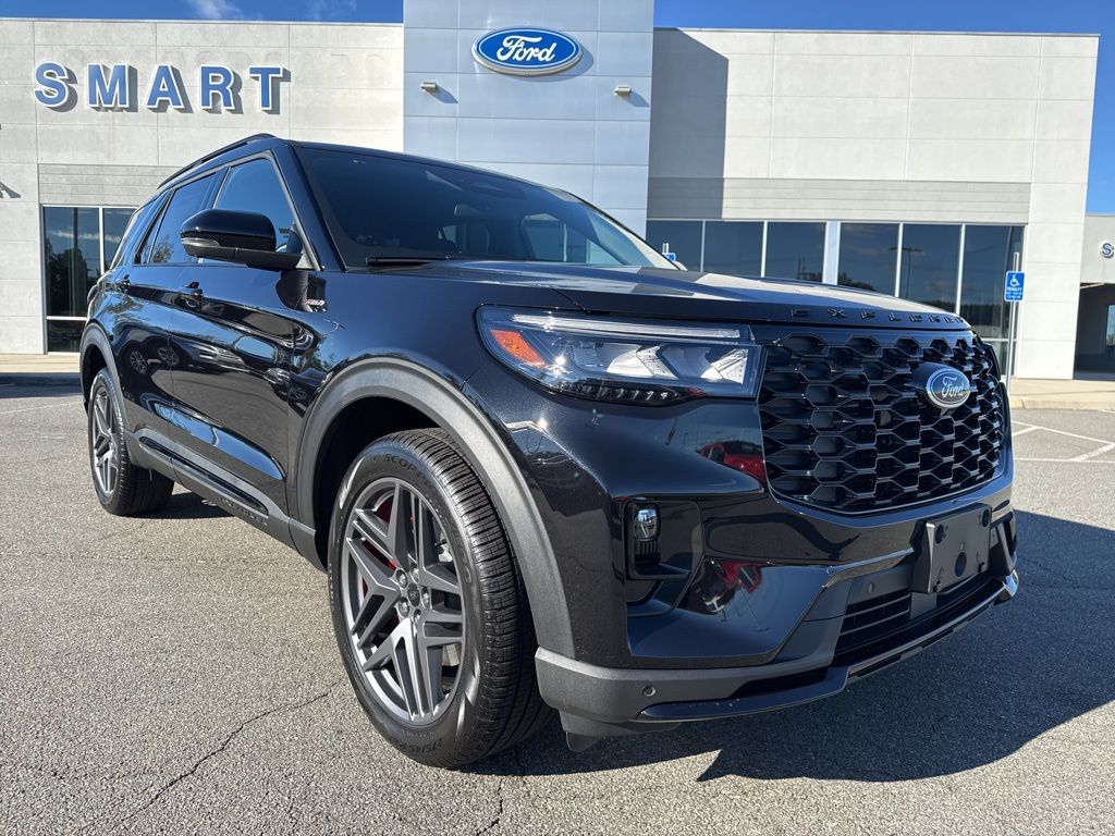 2025 Ford Explorer ST-LINE's photo