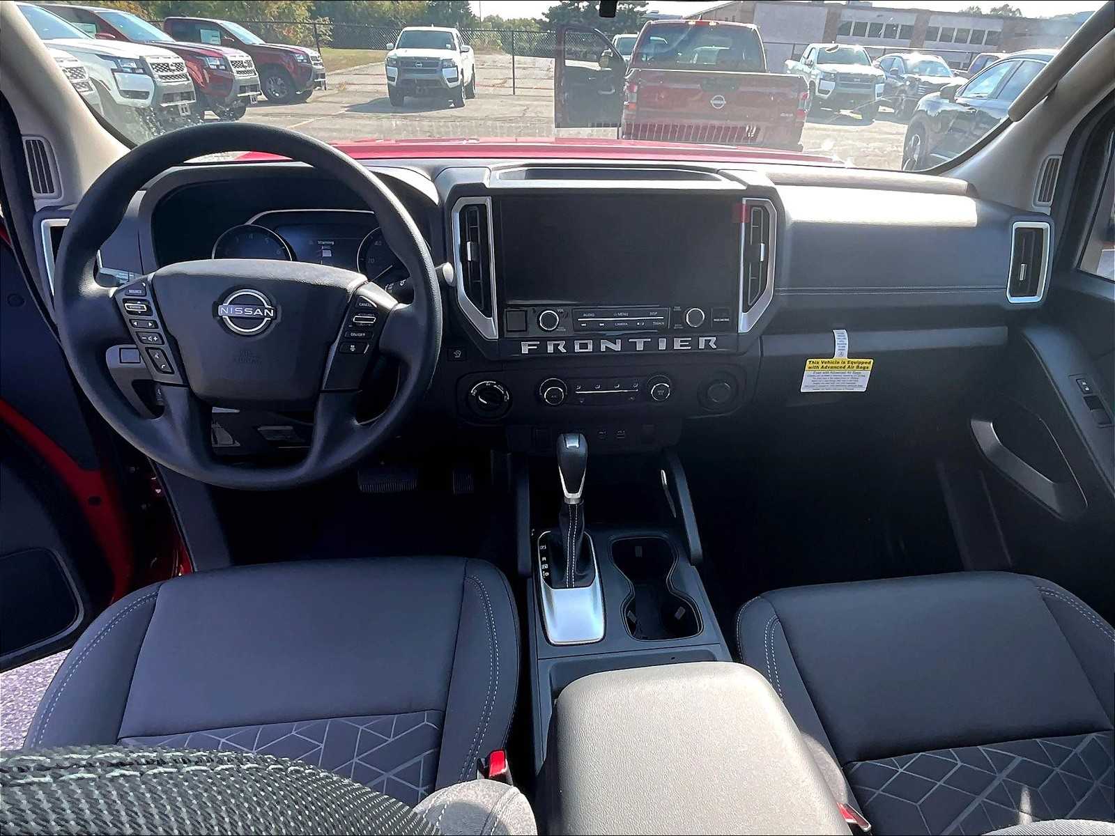 2025 Nissan Frontier SV photo 17