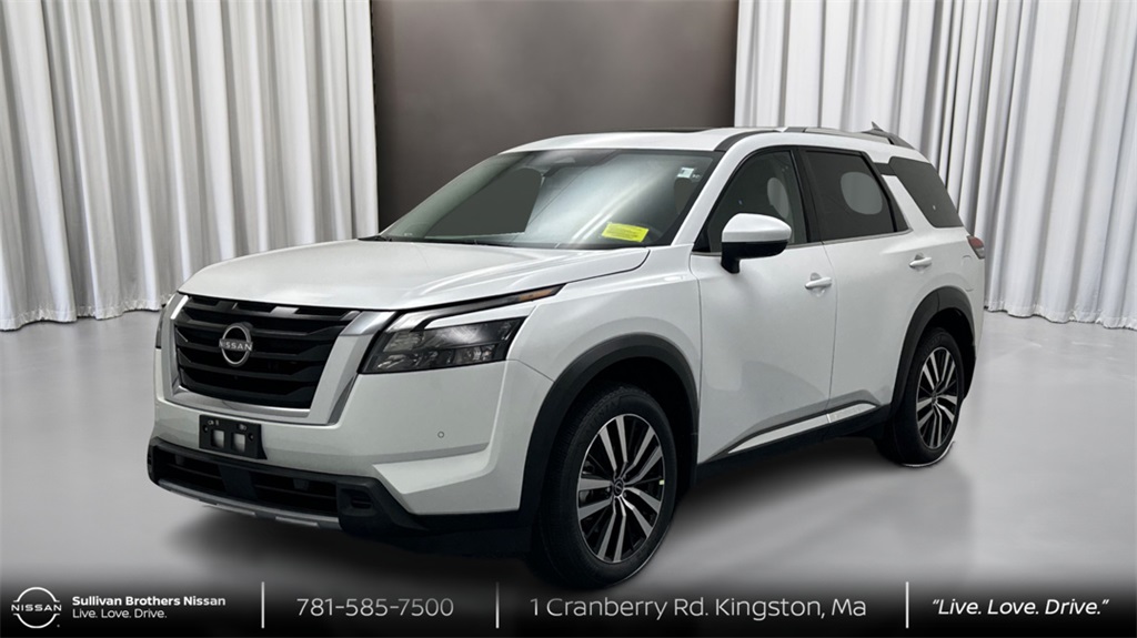 2025 Nissan Pathfinder Platinum's photo