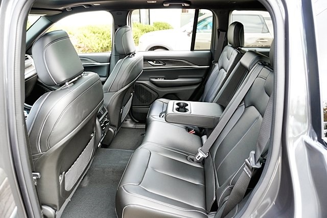 New 2025 Baltic Gray Metallic Clear-Coat Exterior Paint Jeep Limited image 21