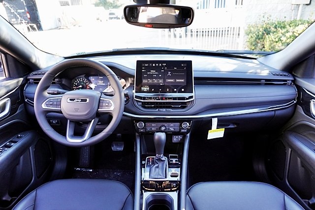 New 2026 Bright White Clear-Coat Exterior Paint Jeep Latitude image 21