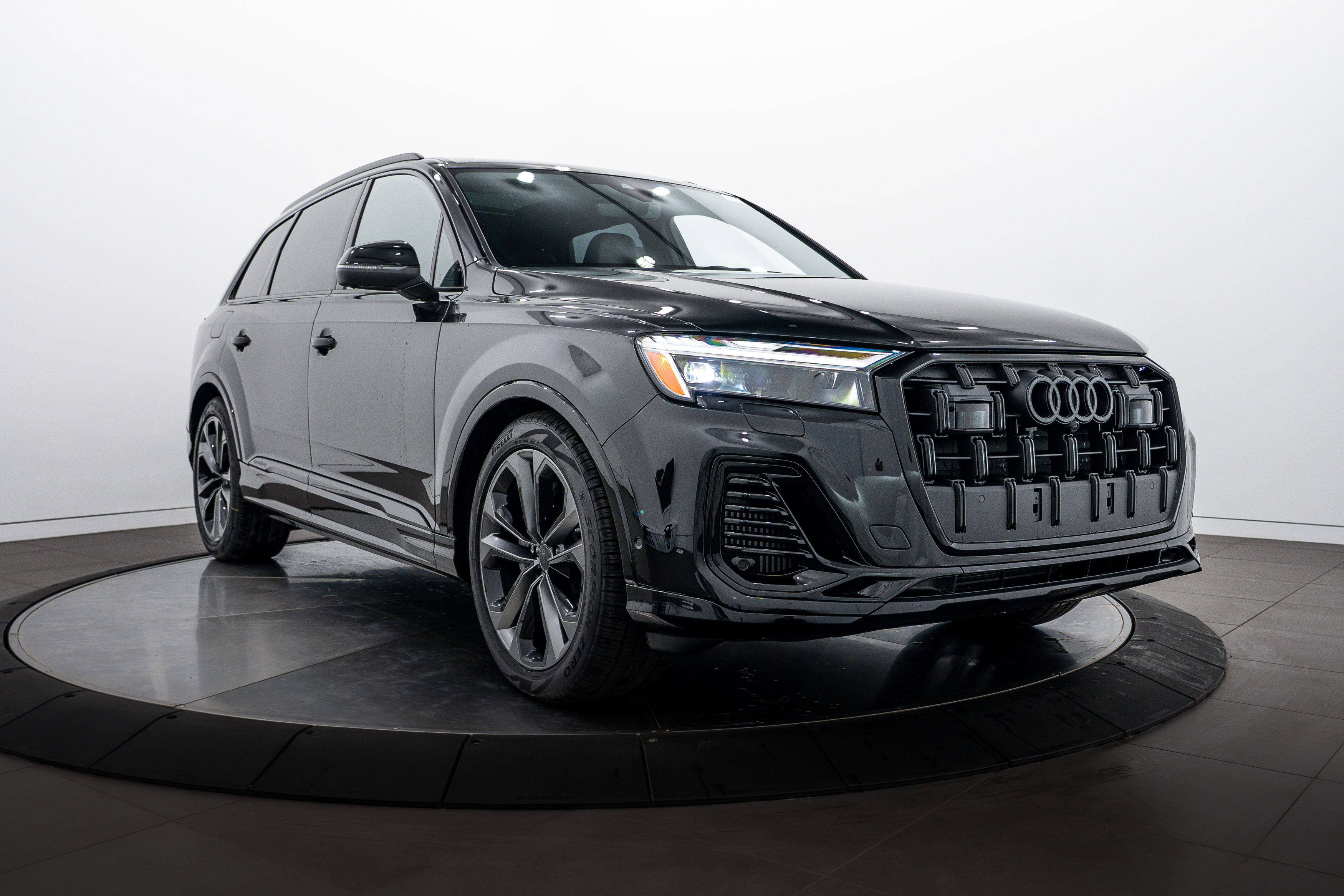 2026 Audi Q7 Premium Plus photo 2