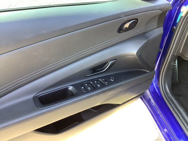 2025 Hyundai Elantra SEL Sport photo 18