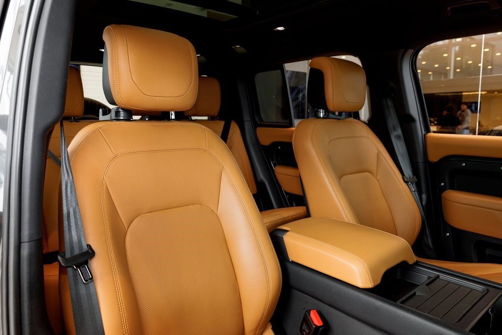 2024 Land Rover Defender Carpathian Edition photo 34