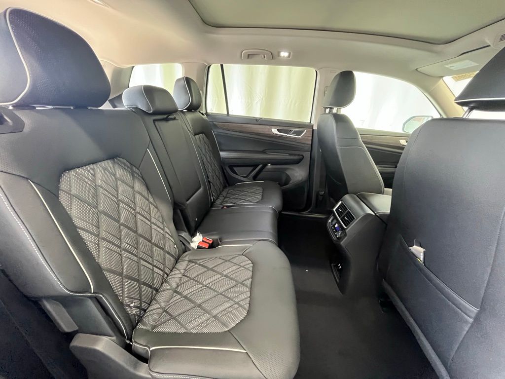 2025 Volkswagen Atlas SEL Premium R-Line photo 22