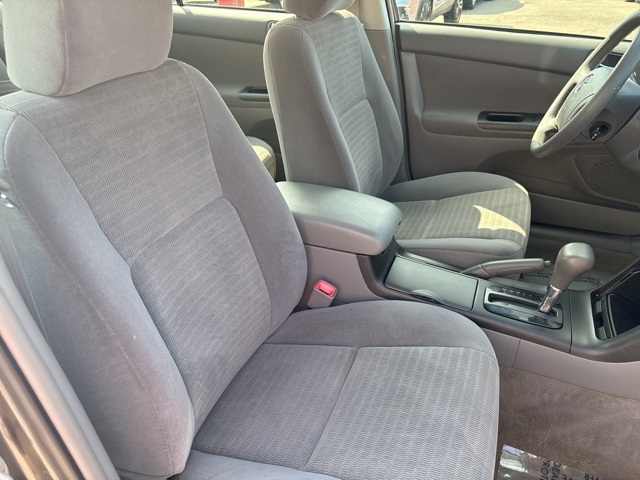 2005 Toyota Camry LE photo 16