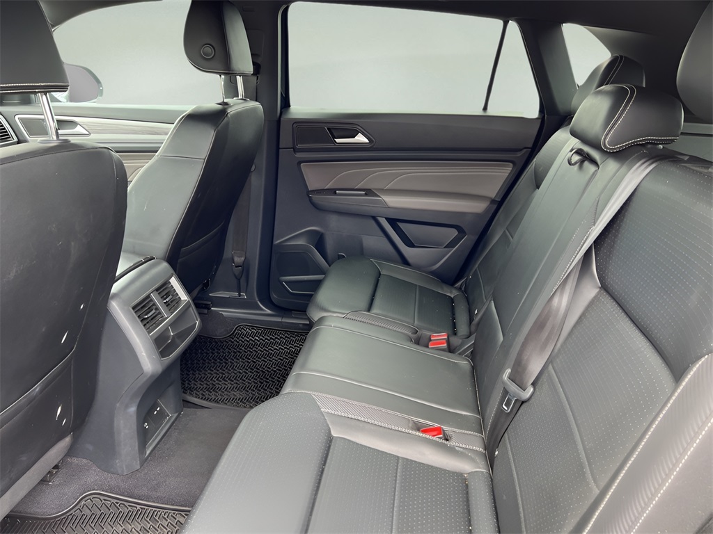 2022 Volkswagen Atlas Cross Sport V6 SE Technology photo 17