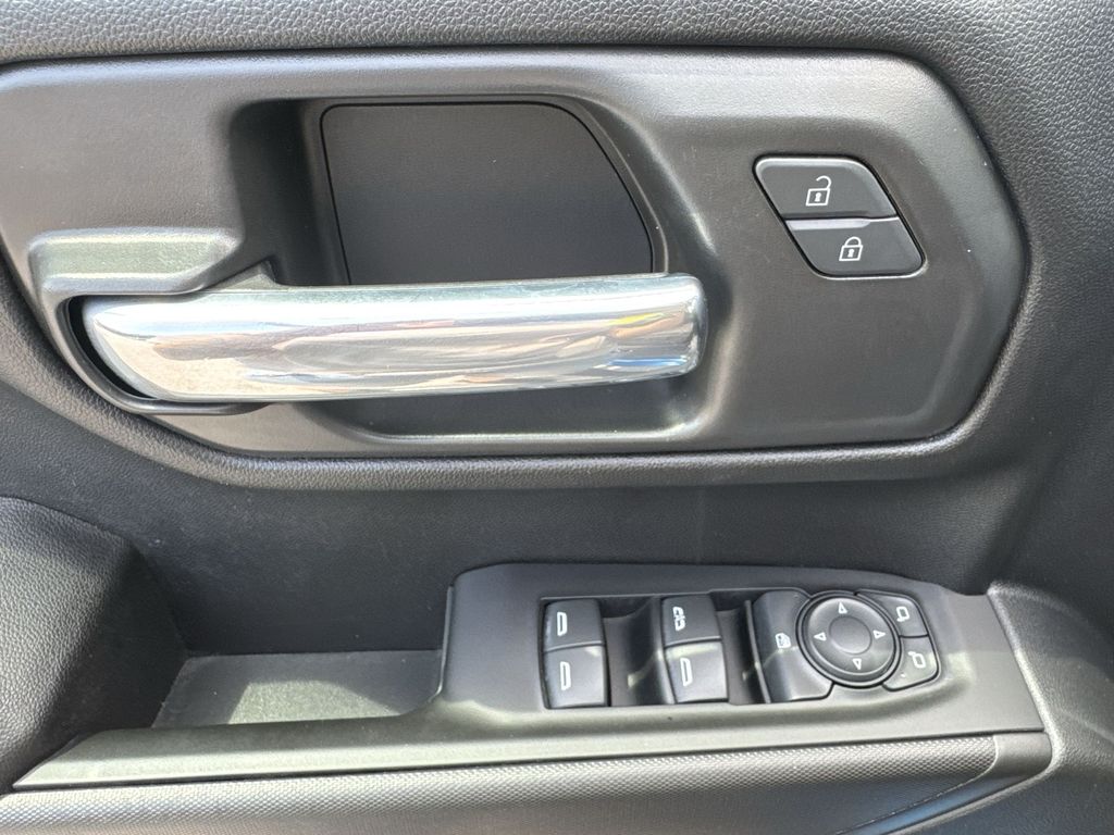 2022 Chevrolet Silverado 1500 Custom photo 14