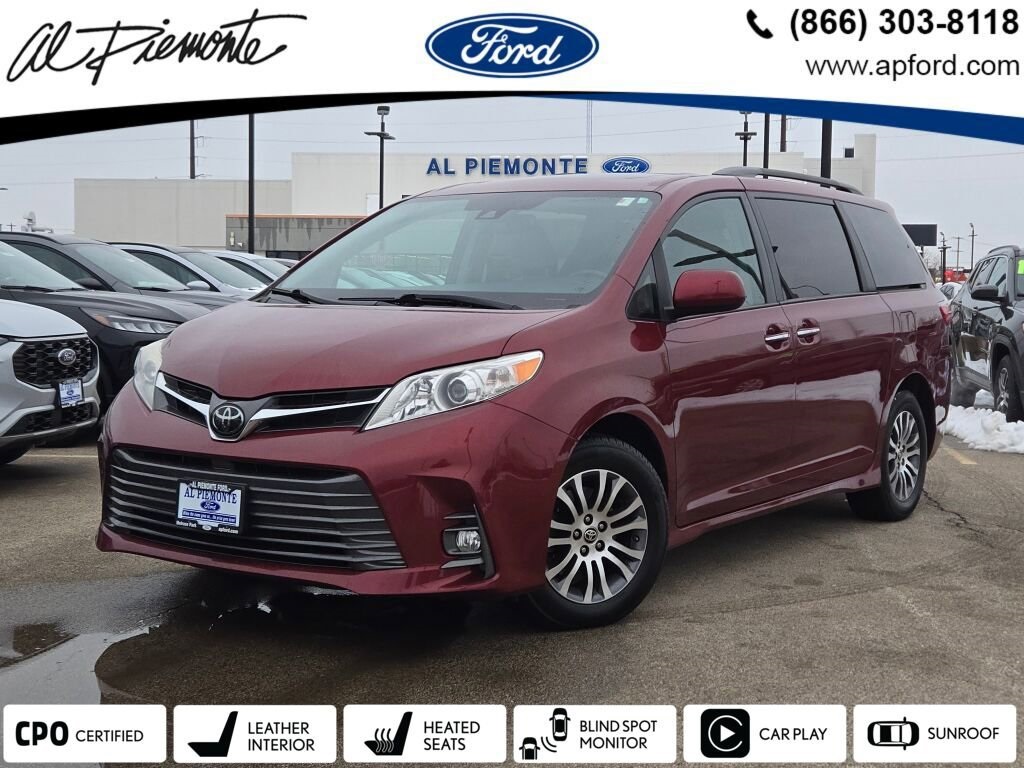 2020 Toyota Sienna XLE's photo