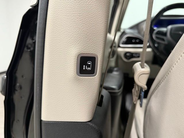 2021 Chrysler Pacifica Touring L photo 30