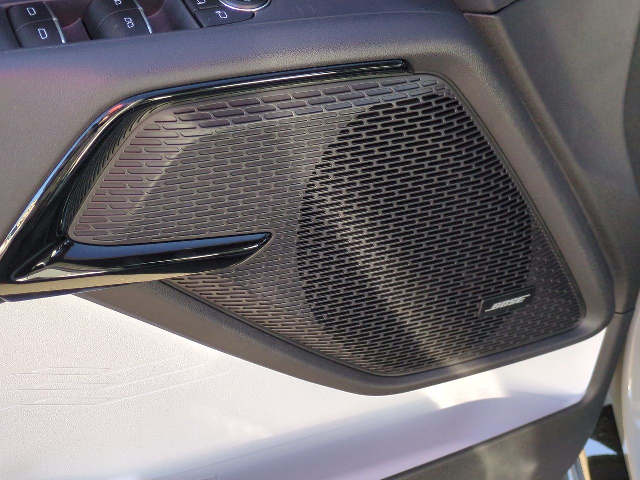 2025 Chevrolet Silverado EV RST photo 21