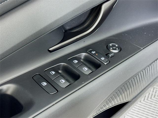 2025 Hyundai Elantra SEL Sport photo 23
