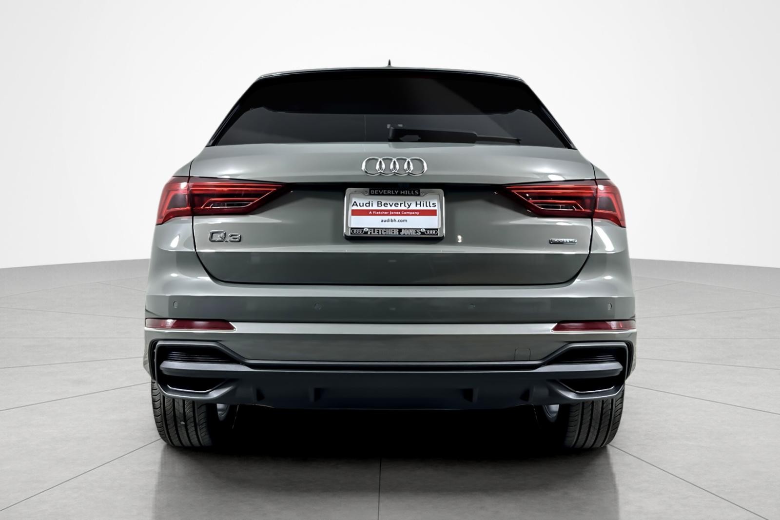 2024 Audi Q3 S line Premium 45 TFSI photo 4