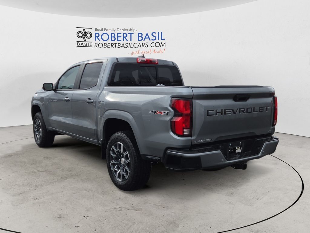 2024 Chevrolet Colorado LT photo 3