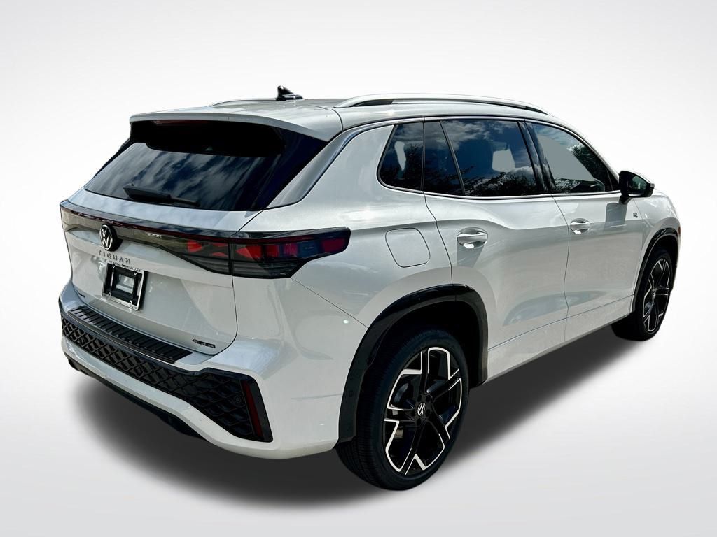 2026 Volkswagen Tiguan SEL R-Line photo 3