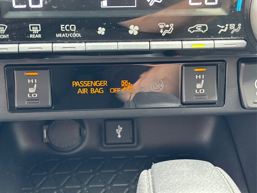 2022 Toyota RAV4 XLE photo 26