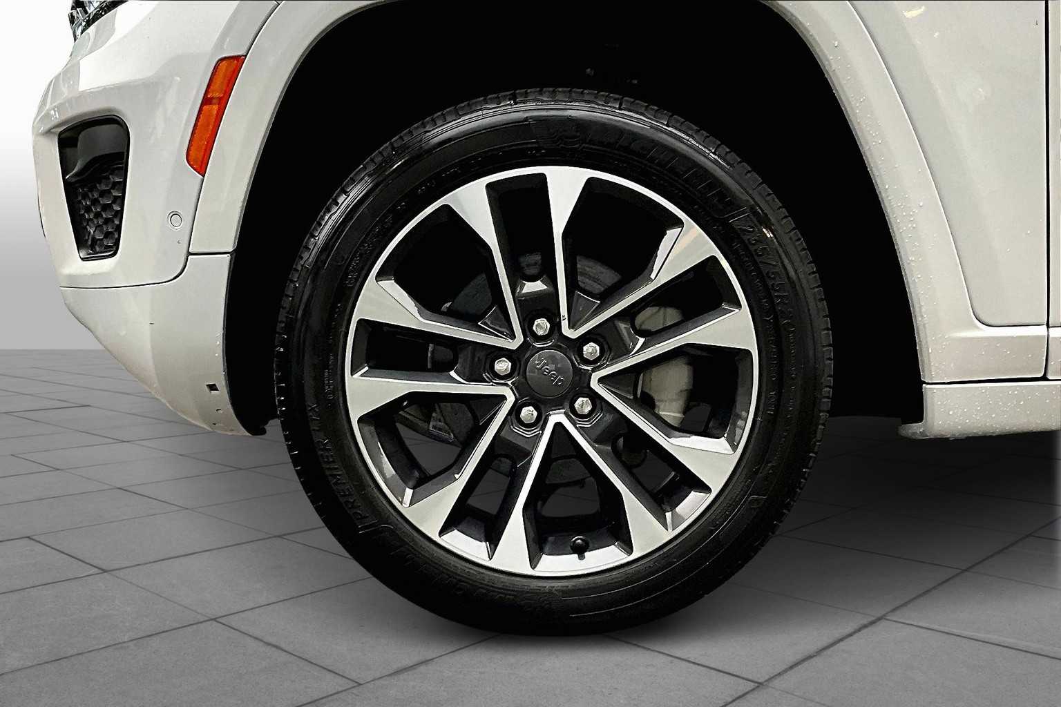 2022 Jeep Grand Cherokee Overland photo 9
