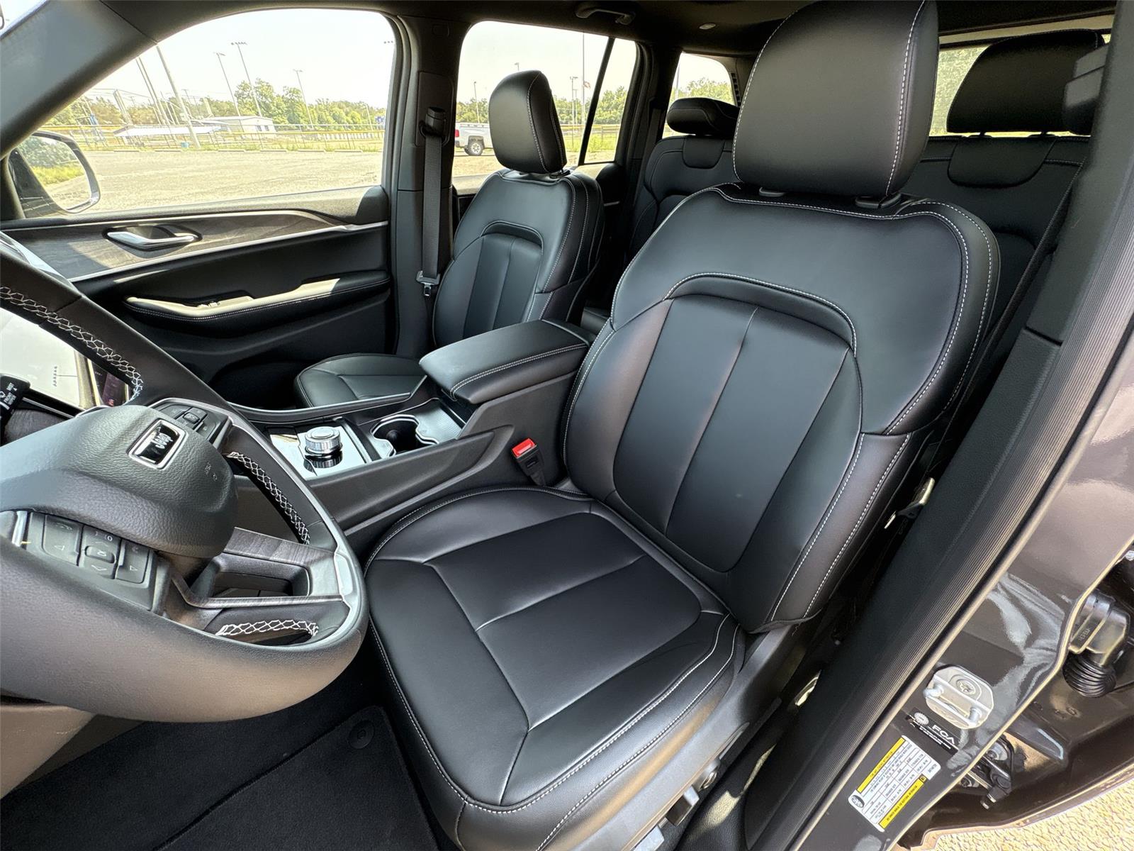 2025 Jeep Grand Cherokee Limited photo 14
