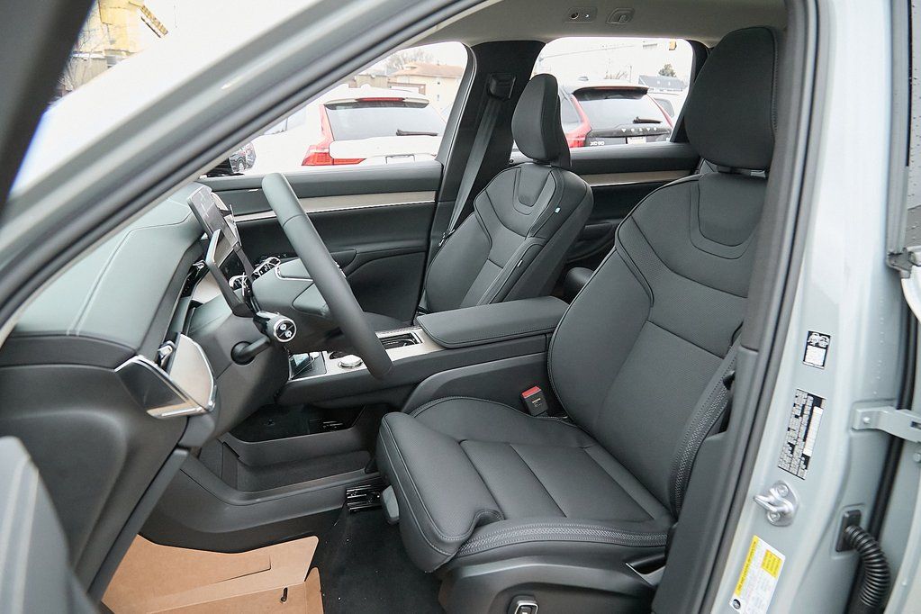 2025 VOLVO EX90 - Image 13