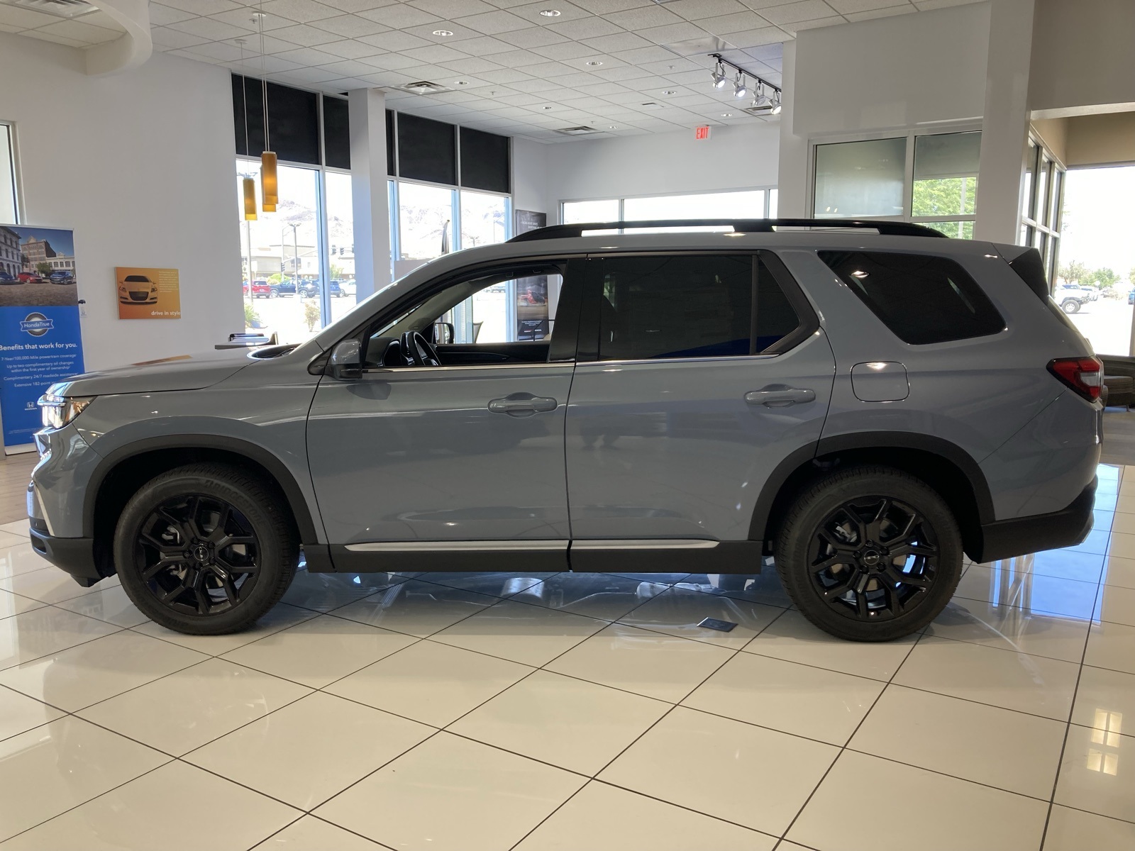 2025 Honda Pilot Touring photo 3