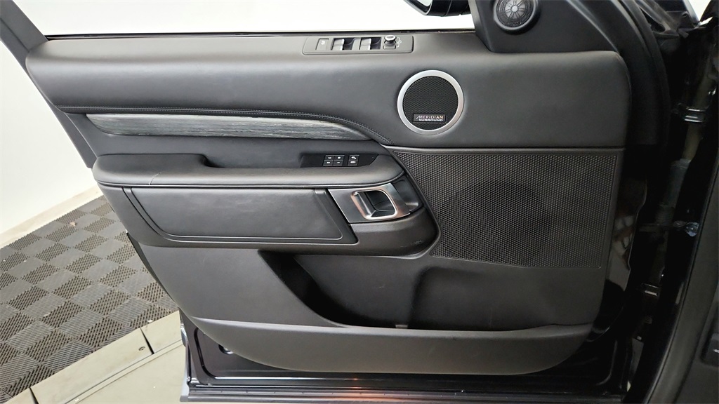 2018 Land Rover Discovery HSE Luxury photo 31