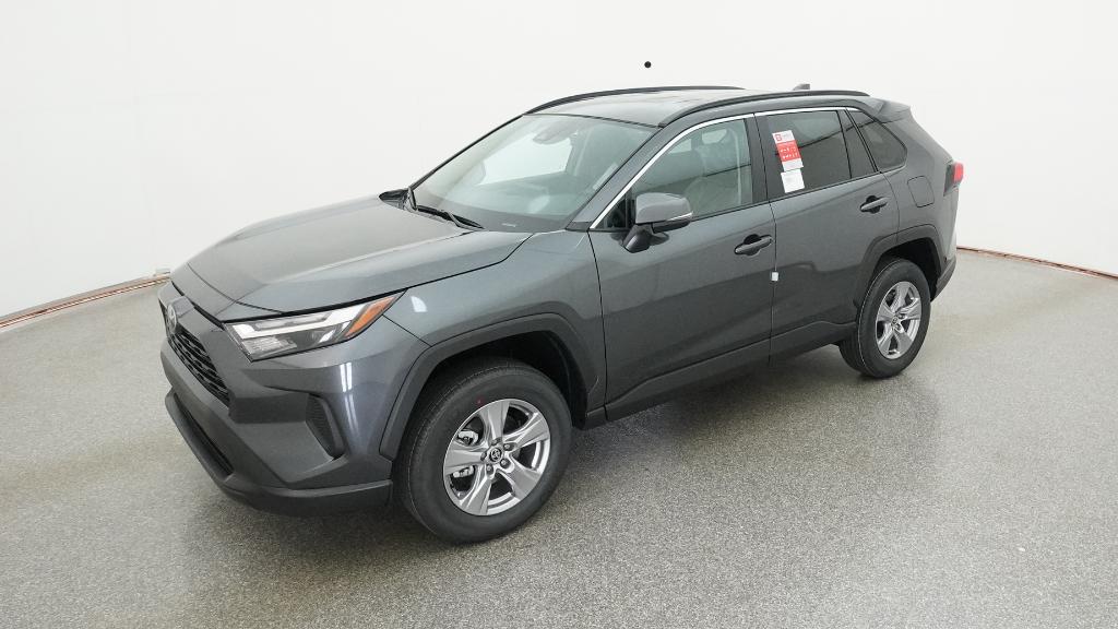 2025 Toyota RAV4 XLE's photo