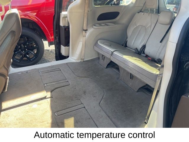 2019 Chrysler Pacifica Touring L photo 4