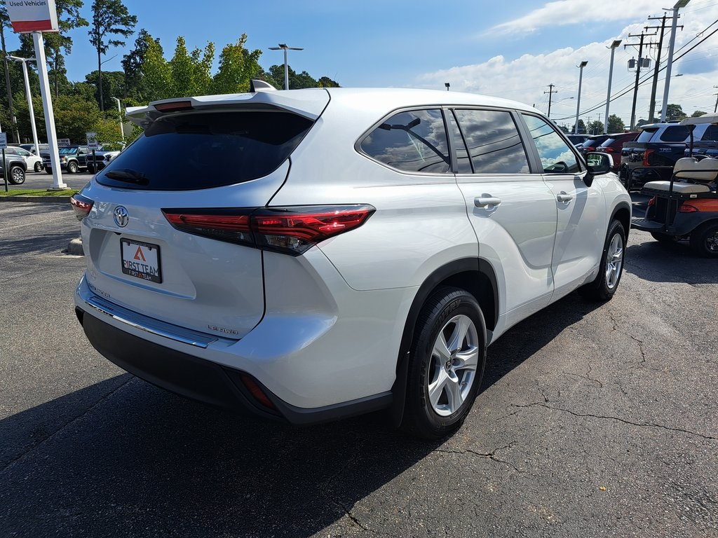 2023 Toyota Highlander LE photo 7