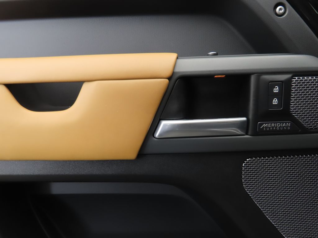 2021 Land Rover Defender 90 X photo 19