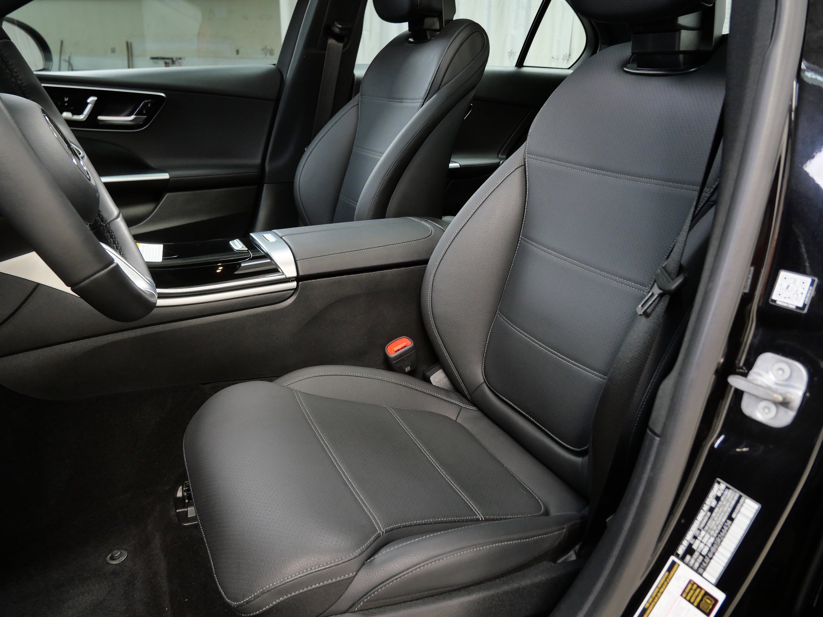 2025 Mercedes Benz C 300 4MATIC photo 2