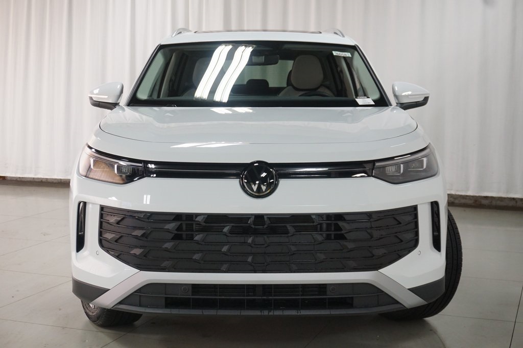 2025 Volkswagen Tiguan SE photo 3