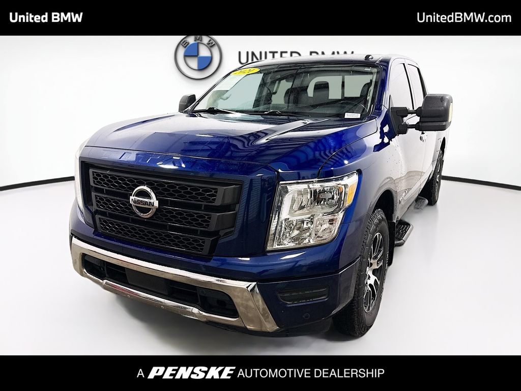 2021 Nissan Titan SV's photo
