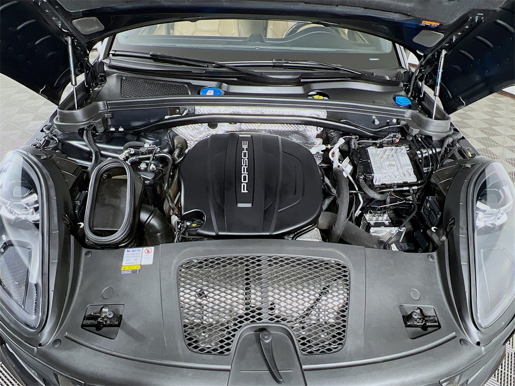 2021 Porsche Macan Base photo 31