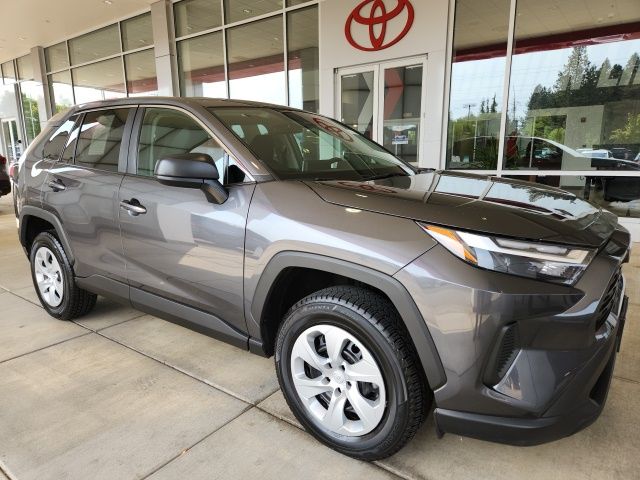 2023 Toyota RAV4 LE photo 2