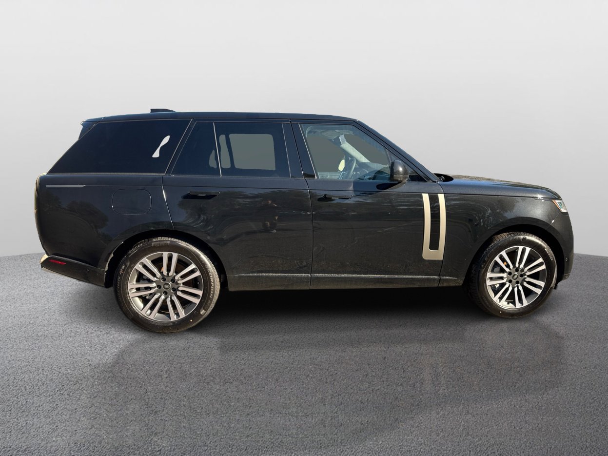 2025 Land Rover Range Rover SE photo 4