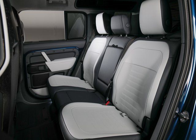 2026 Land Rover Defender 110 V8 photo 4